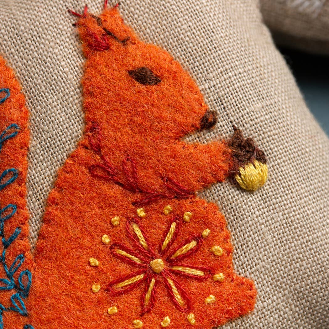 Linen Lavender Bags Embroidery Kit - Woodland: English