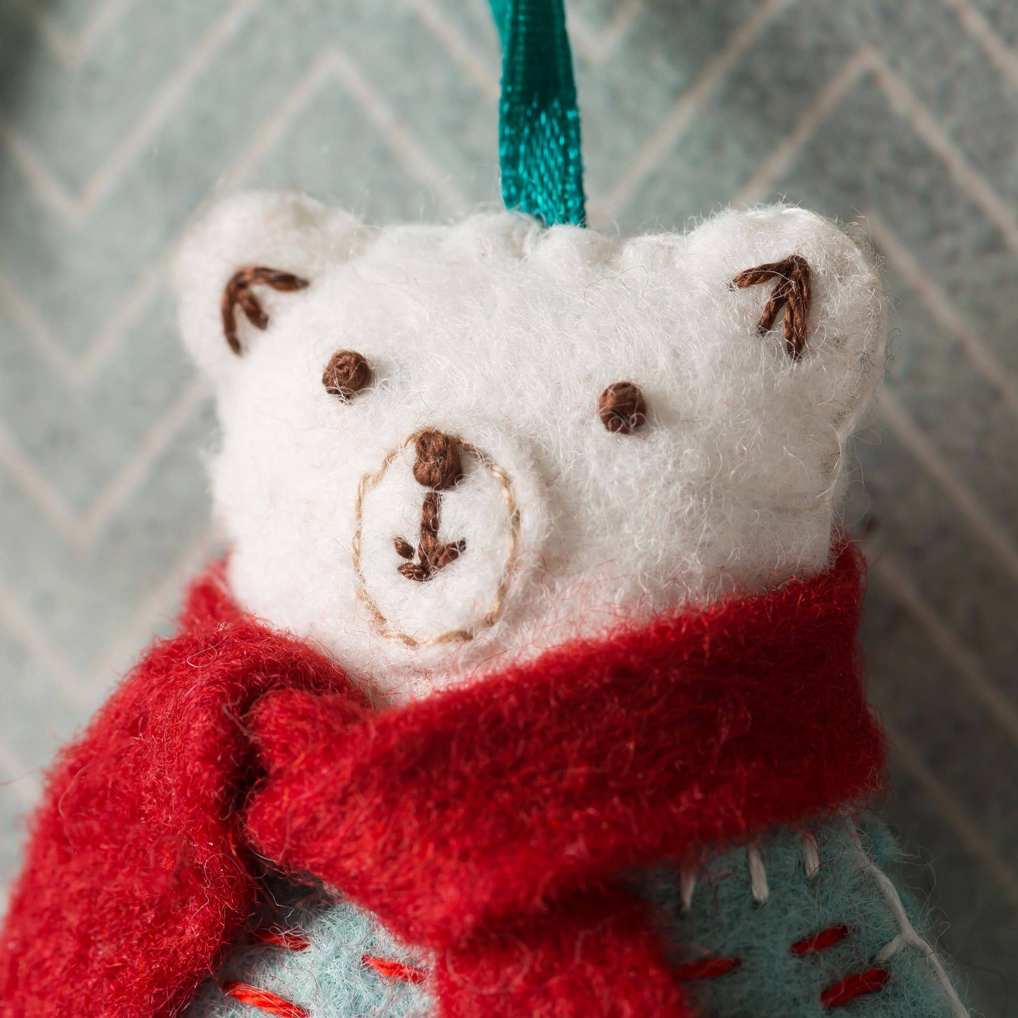 Polar Bear Felt Craft Mini Kit: English