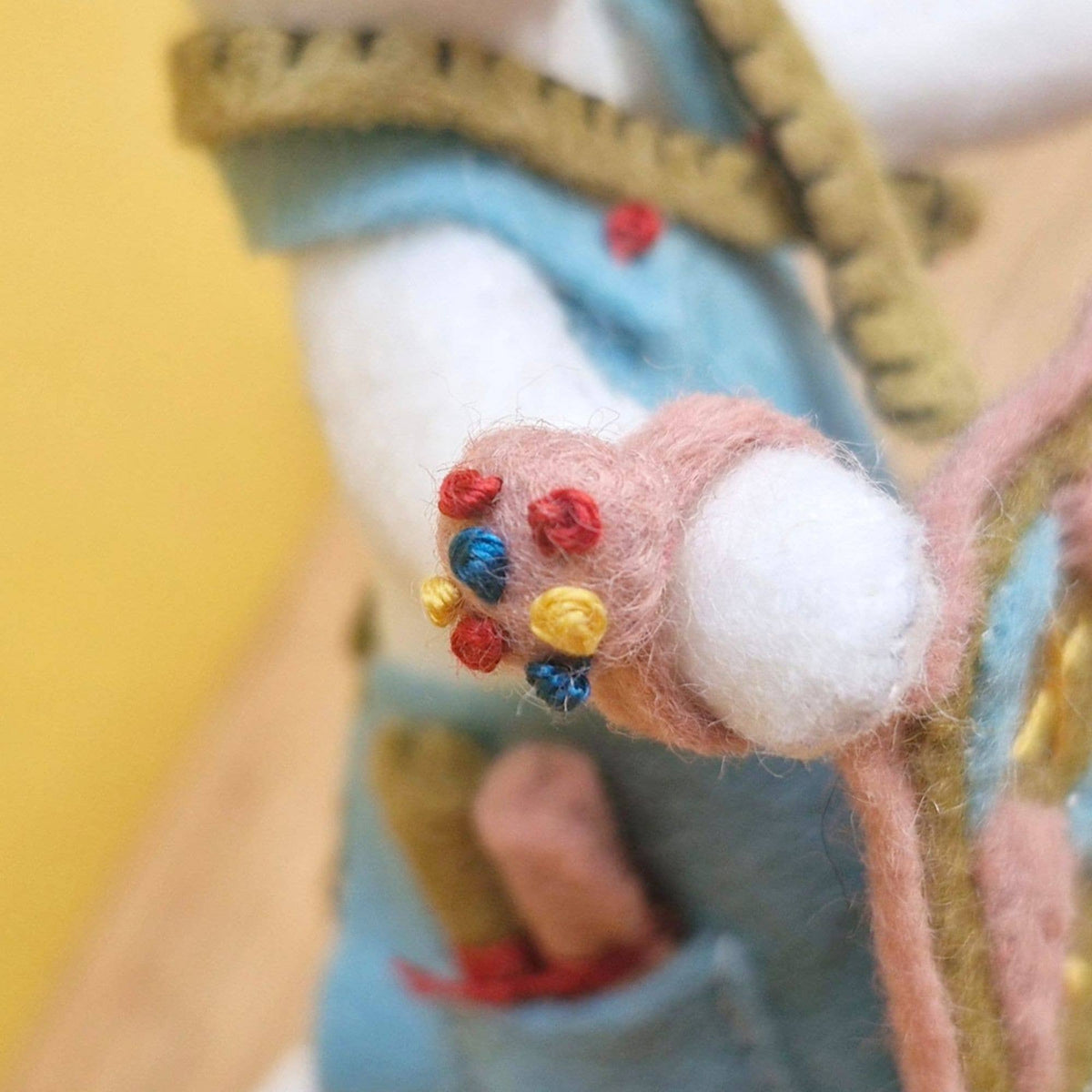 Little Mouse Makes a Quilt Felt Craft Mini Kit: English