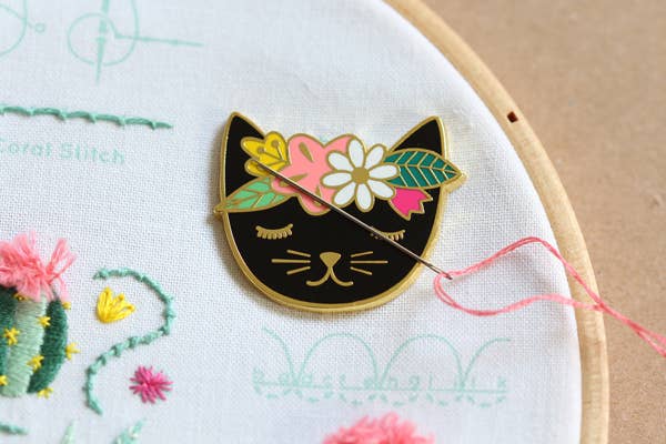 Floral Cat - Magnetic Needleminder