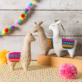 Llamas Felt Craft Kit: English