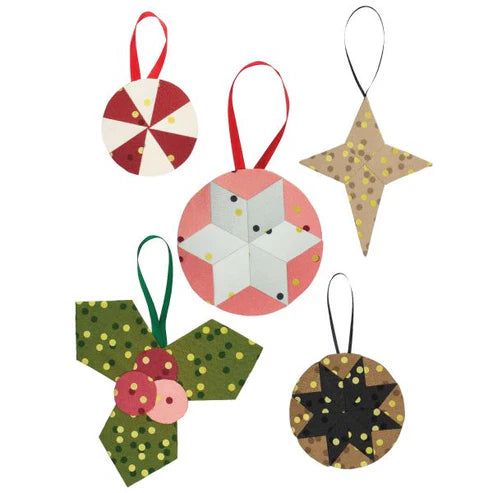 Adornaments by Paper Pieces