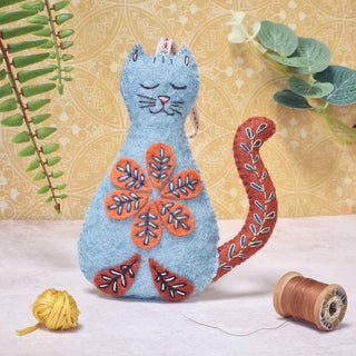 Folk Cat Felt Craft Mini Kit: English