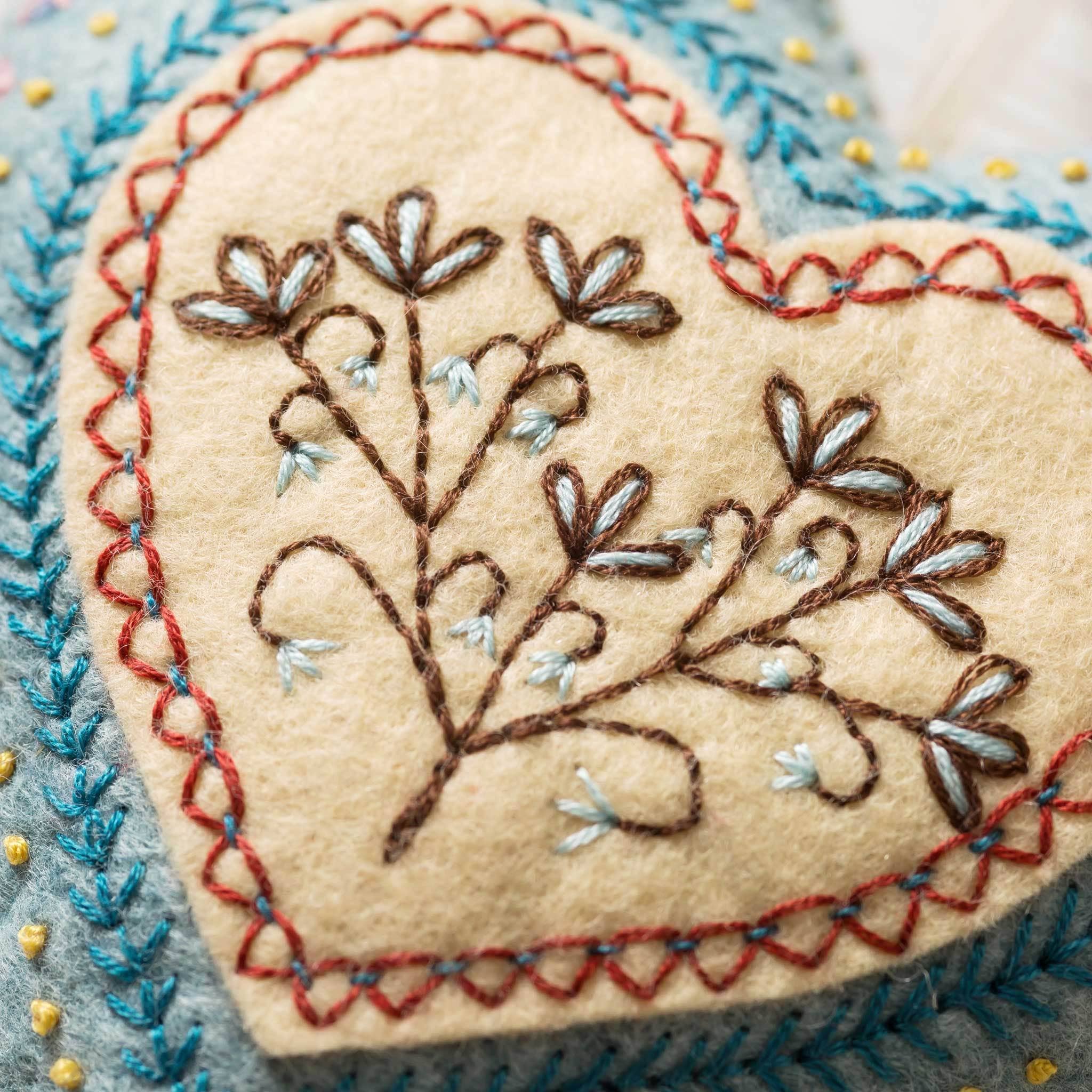 Embroidered Heart Felt Craft Mini Kit: English