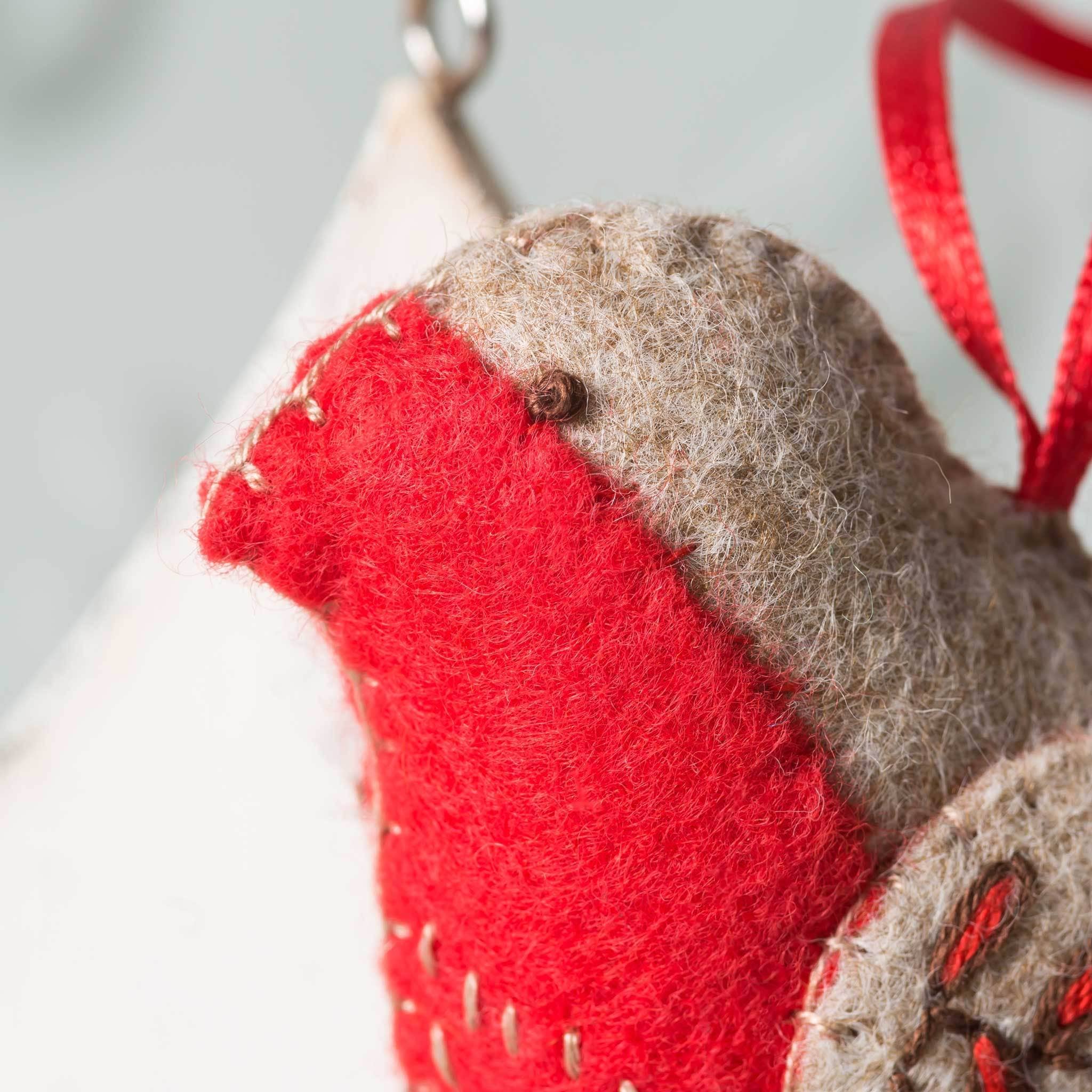 Embroidered Robin Felt Craft Mini Kit: English